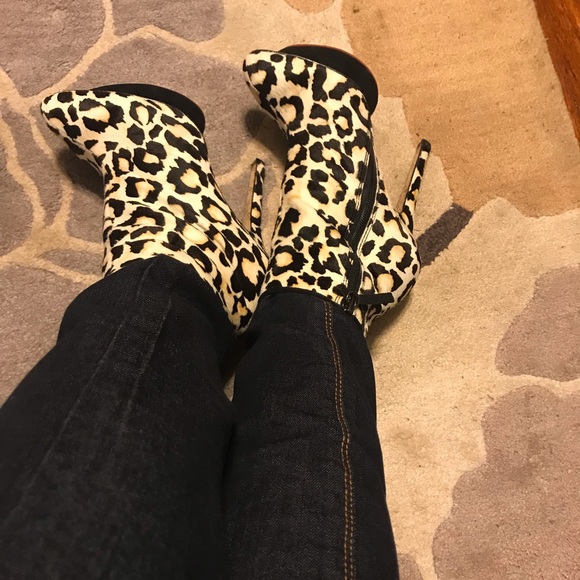 L.A.M.B Leopard Fur ankle boots - Picture 3 of 8